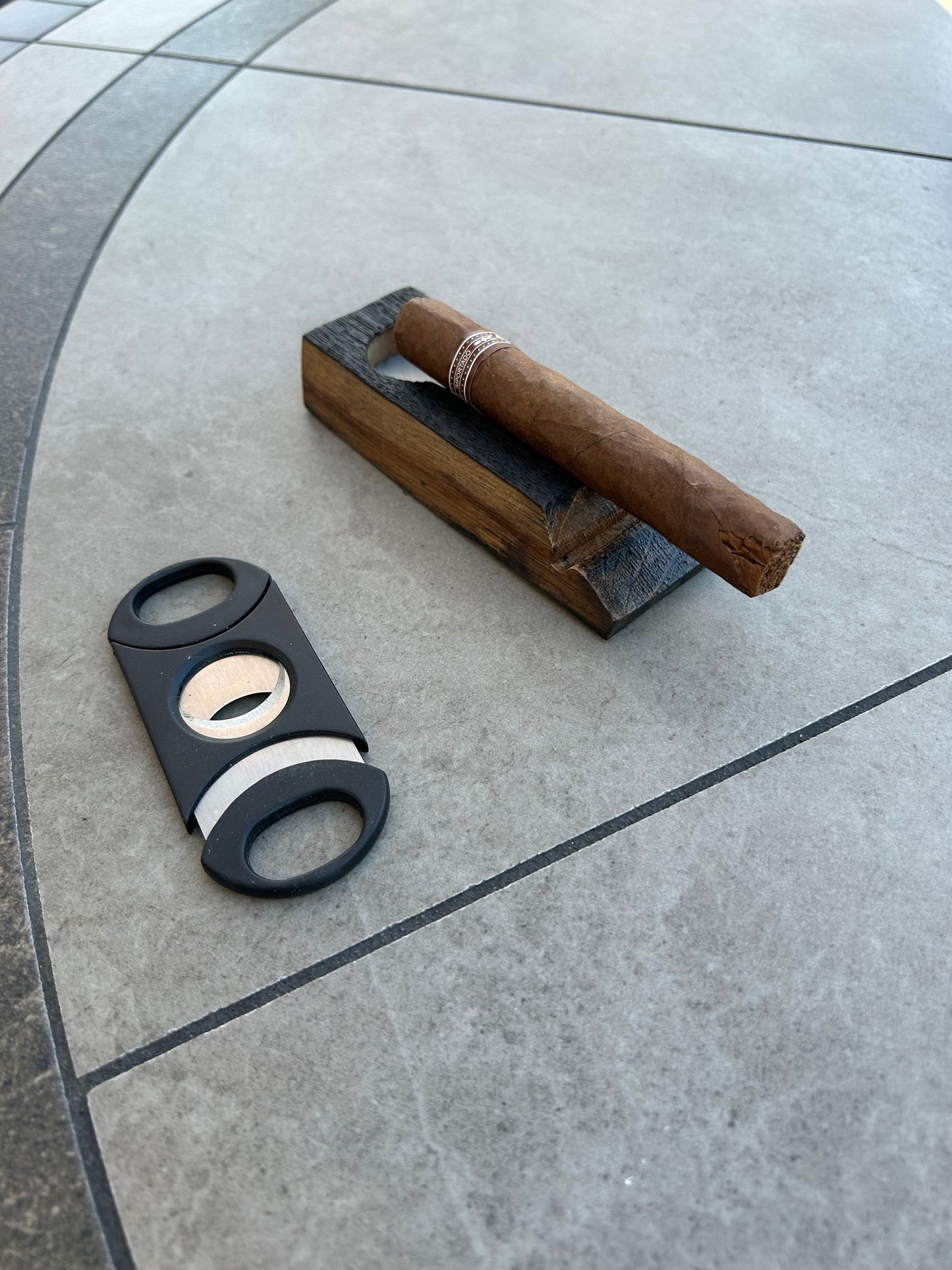 Bourbon barrel cigar holder